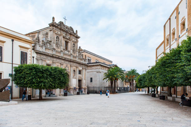 Piazza Carlo D'Aragona in Castelvetrano on Sicily with the Chiesa del Purgatorio (Church of the Purgatory) from around 1650.